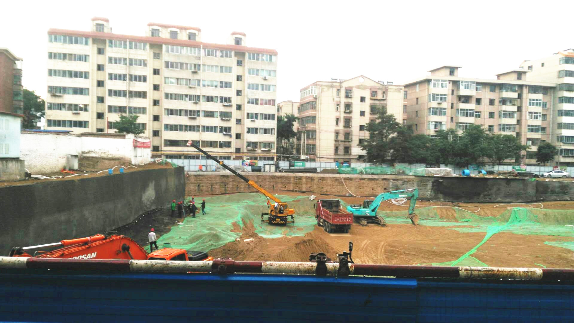 兰州市安宁区十里店文化巷棚户区改造项目基坑支护施工 1.jpg